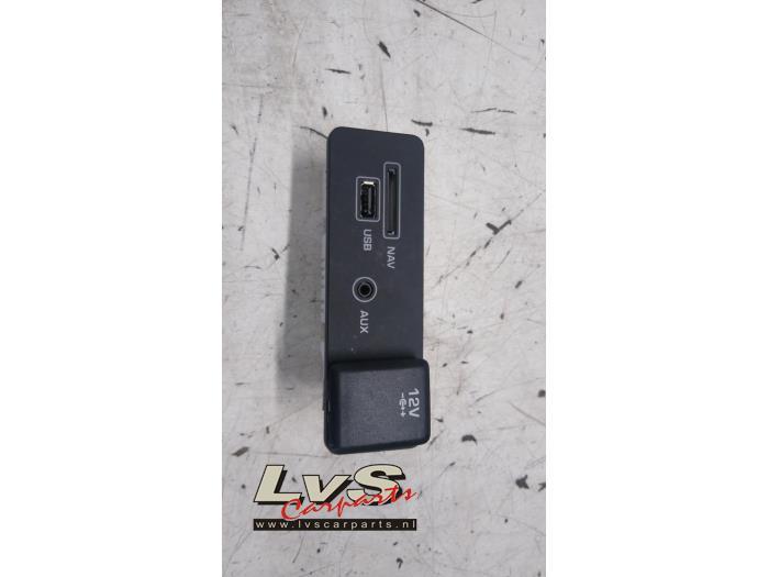 AUX/USB aansluiting van een Landrover Discovery, Auto-onderdelen, Ophalen of Verzenden, 3 maanden garantie, Gebruikt, Land Rover