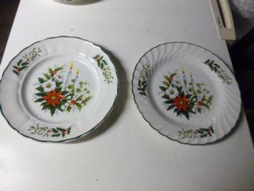 kerstservies 6 dinerborden Barratt + 3 Royal Tudor  beschikbaar voor biedingen