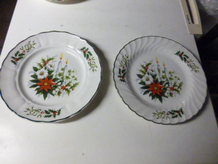 kerstservies 6 dinerborden Barratts + 3 Royal Tudor, Antiek en Kunst, Antiek | Servies los, Ophalen of Verzenden