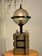 Voerlamp “Oslobol op bierkratje”, Hout, Minder dan 100 cm, Ophalen of Verzenden, Zo goed als nieuw