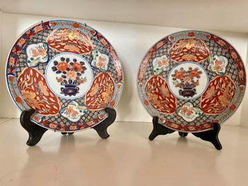 Twee Japanse Imari Bordjes beschikbaar voor biedingen