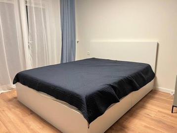 2 places Big white bed+ Slatted base