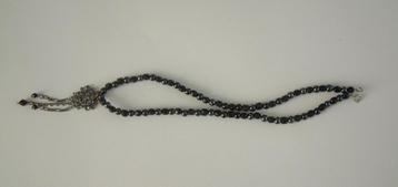 mooie vintage zwarte kralen ketting met hanggedeelte beschikbaar voor biedingen