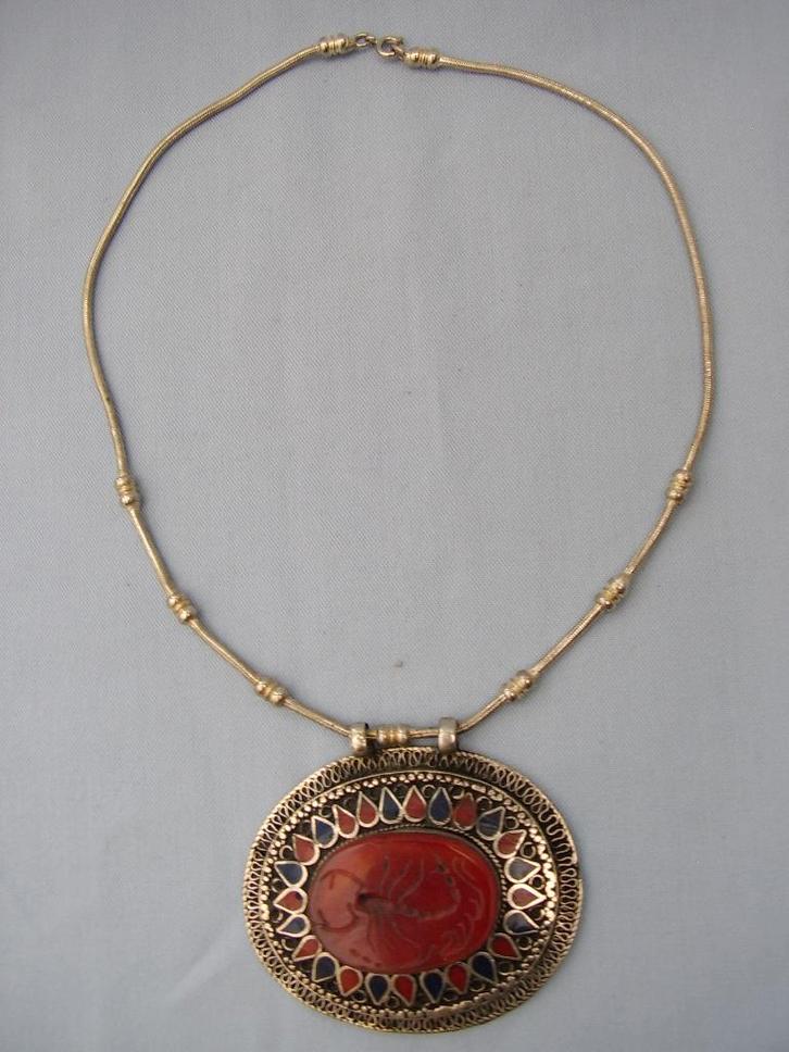 Stenen schorpioen hanger aan ketting - 20e eeuw, Sieraden, Tassen en Uiterlijk, Kettinghangers, Gebruikt, Steen of Mineraal, Zilver