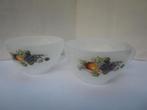 2 oude arcopal kopjes met fruit motief, Huis en Inrichting, Keuken | Servies, Ophalen of Verzenden, Zo goed als nieuw, Bord(en)
