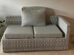 Tuin / balkon / serre bank wicker grijs/wit Intratuin, 2 zitplaatsen, Ophalen of Verzenden, Zo goed als nieuw, Wicker