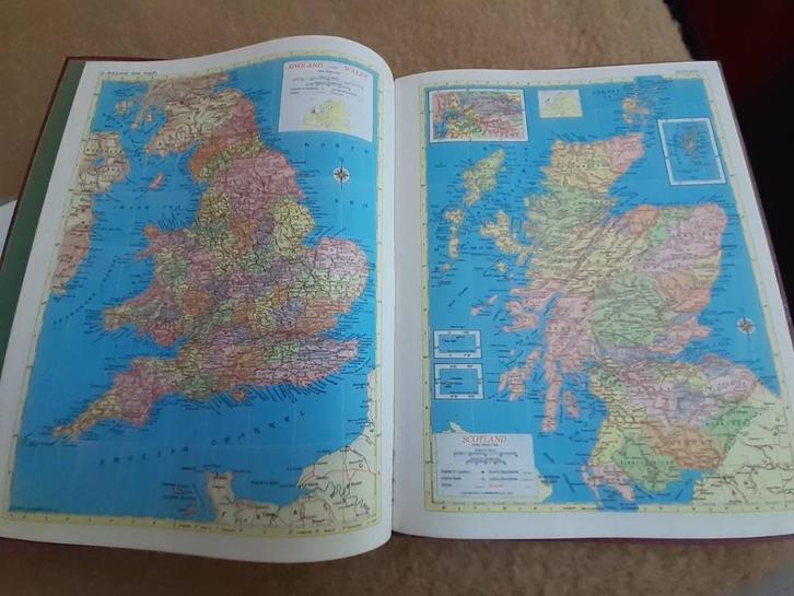 Wereld Atlas van Tensia-Liège. Weinig gebruikt, Boeken, Schoolboeken, Zo goed als nieuw, Aardrijkskunde, Ophalen of Verzenden