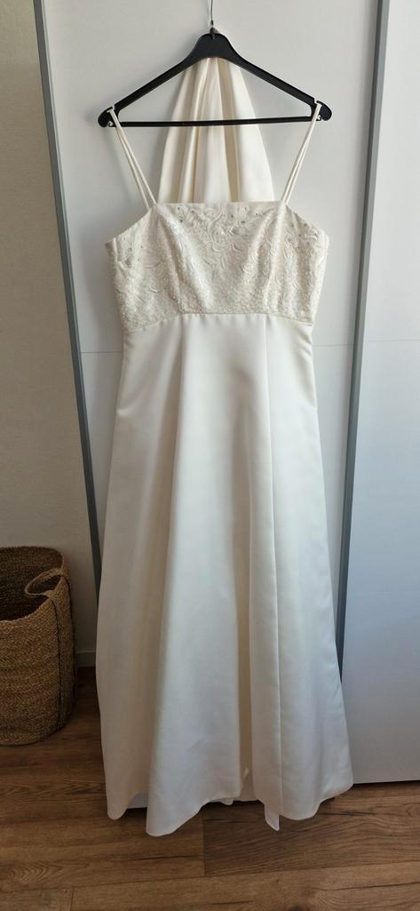 Trouwjurk met sleep, Kleding | Dames, Trouwkleding en Trouwaccessoires, Gedragen, Trouwjurk, Wit, Ophalen of Verzenden