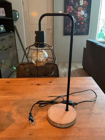 Industriële lamp beschikbaar voor biedingen