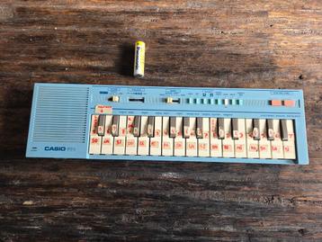 Vintage Casio PT-1 Keyboard synthesizer beschikbaar voor biedingen