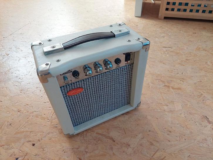 Stagg - 25W Retro look gitaar versterkertje, Muziek en Instrumenten, Versterkers | Bas en Gitaar, Zo goed als nieuw, Minder dan 50 watt