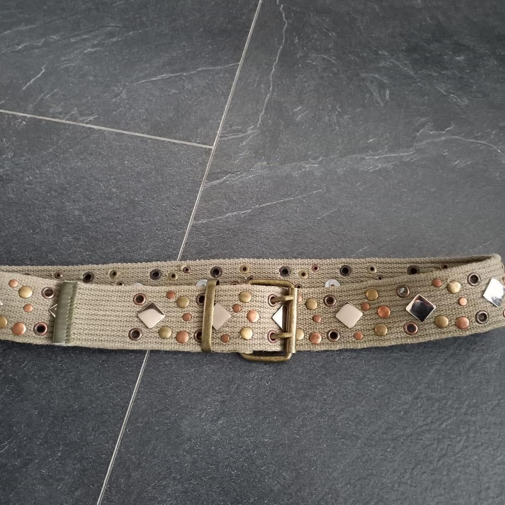 Nieuwe heren riem met studs koopje nu, Kleding | Heren, Riemen en Ceinturen, Overige kleuren, Ophalen of Verzenden, Riem of Ceintuur