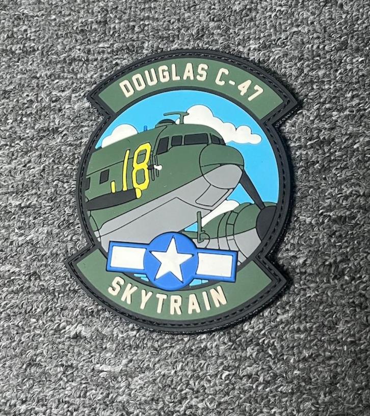C-47 Skytrain rubber patch, Verzamelen, Luchtvaart en Vliegtuigspotten, Nieuw, Patch, Badge of Embleem, Ophalen of Verzenden