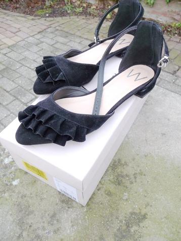 mooie dames schoenen met klein hakje--------- en nieuw beschikbaar voor biedingen
