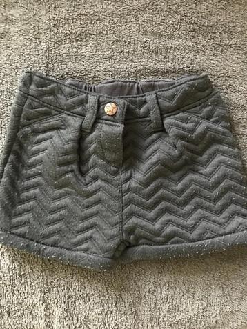 Leuke grijze korte broek (leuk met maillot eronder) mt 86 beschikbaar voor biedingen