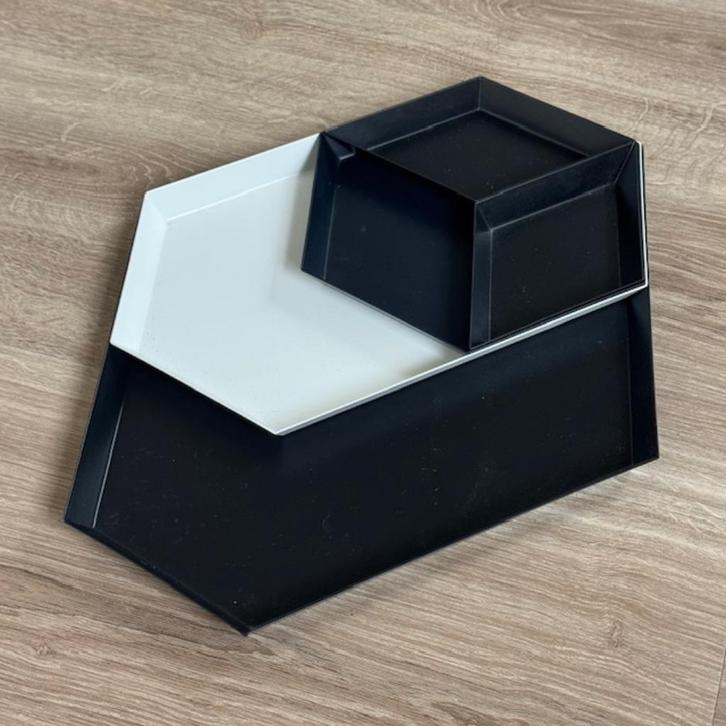 HAY Kaleido Set Zwart Wit - Clara von Zweigbergk, Huis en Inrichting, Woonaccessoires | Schalen en Manden, Gebruikt, Schaal, Overige vormen