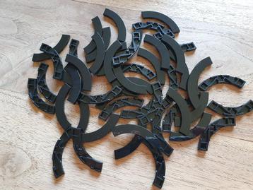 Partij J166=50x Nieuwe Lego half ronde tegels zwart beschikbaar voor biedingen