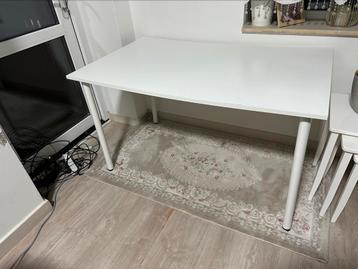 Witte tafel 125x75 cm beschikbaar voor biedingen
