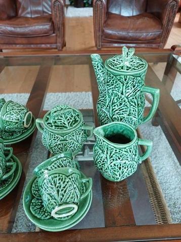 Franse brocante koolblad servies koffiepot kopjes schotel  beschikbaar voor biedingen