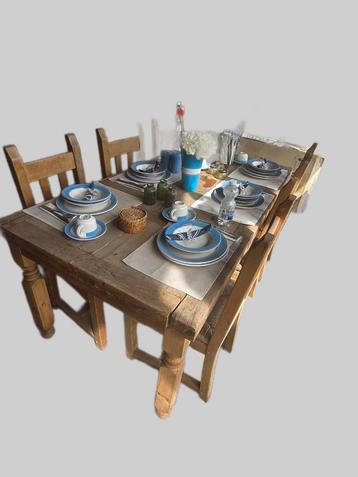 Eetkamerset met 4 stoelen, tafel, servies en decoratie beschikbaar voor biedingen
