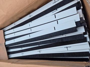tochtborstel 1 meter breed beschikbaar voor biedingen