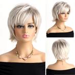 Pruik modern kapsel blond kort steil haar in laagj, Verzenden, Nieuw, Pruik of Haarverlenging