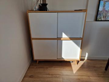 Dressoir kast met schuifdeuren beige wit