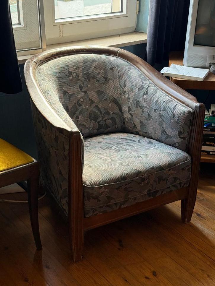 Vintage fauteuil/club met houten frame, Antiek en Kunst, Antiek | Meubels | Stoelen en Banken, Ophalen