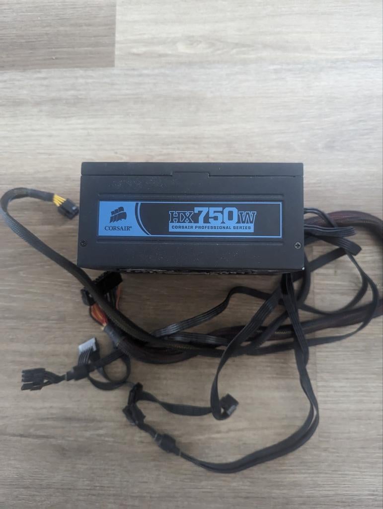 Defecte Corsair HX750W PSU, Computers en Software, Interne voedingen, Ophalen of Verzenden, Niet werkend