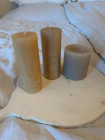 Set van 3 decoratieve kaarsen beschikbaar voor biedingen