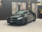 Mercedes-Benz A-klasse 250e AMG |PANO|SFEER|BURMESTER|CAMERA, Auto's, Mercedes-Benz, Gebruikt, 4 cilinders, 15 kWh, Zwart