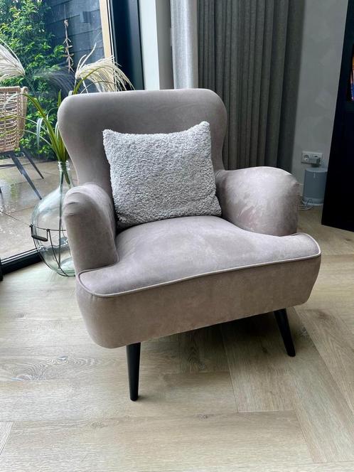 Mooie fauteuil kleur taupe van de Troubadour, Huis en Inrichting, Fauteuils, Zo goed als nieuw, Stof, Ophalen of Verzenden
