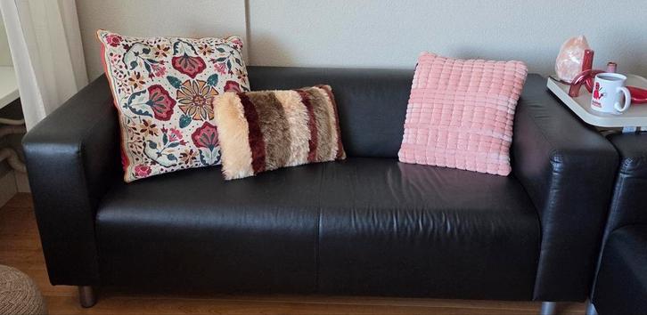 IKEA Klippan bank - zwart kunstleer, Huis en Inrichting, Banken | Bankstellen, Gebruikt, Rechte bank, Driepersoons, Ophalen