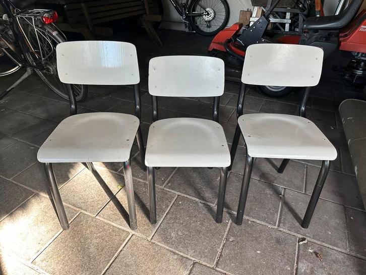 Stoelen kinderen. Schoolstoeltjes. Ijzeren poten. Stevig, Huis en Inrichting, Barkrukken, Zo goed als nieuw, 60 tot 90 cm, Hout