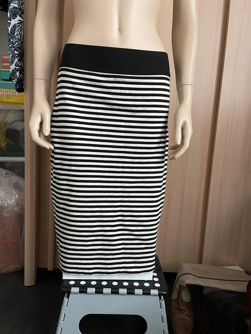 MIDI kokerrok lang zwart wit gestreept Vanilia strepen 36 S, Kleding | Dames, Rokken, Zo goed als nieuw, Maat 36 (S), Zwart, Onder de knie