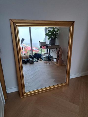 Gouden Spiegel met Klassieke Lijst 91x113cm beschikbaar voor biedingen