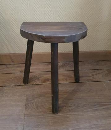 Charmant Frans brocante houten boeren krukje beschikbaar voor biedingen