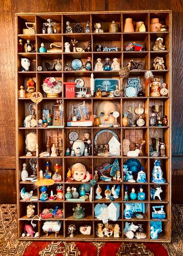 Kabinet of curiosity letterbak kunst rariteiten kast beschikbaar voor biedingen
