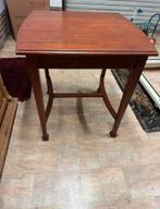 Antieke houten bijzettafel, Ophalen