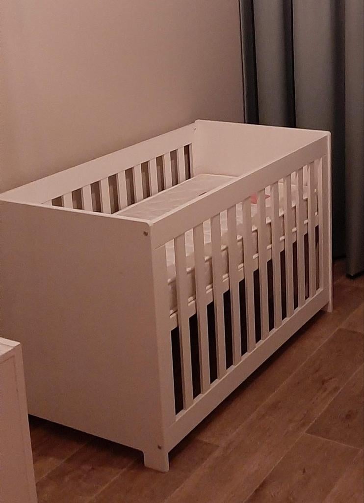 WOOOD ledikant met matras, Ophalen, Zo goed als nieuw, Jongetje of Meisje