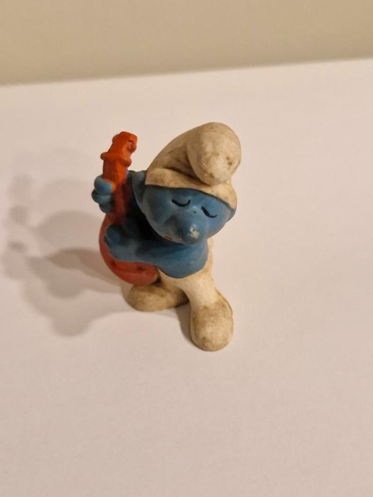 Muzieksmurf met gitaar - Vintage Smurfenbeeldje mr 20013.3, Verzamelen, Smurfen, Gebruikt, Poppetje, Figuurtje of Knuffel, Muzieksmurf