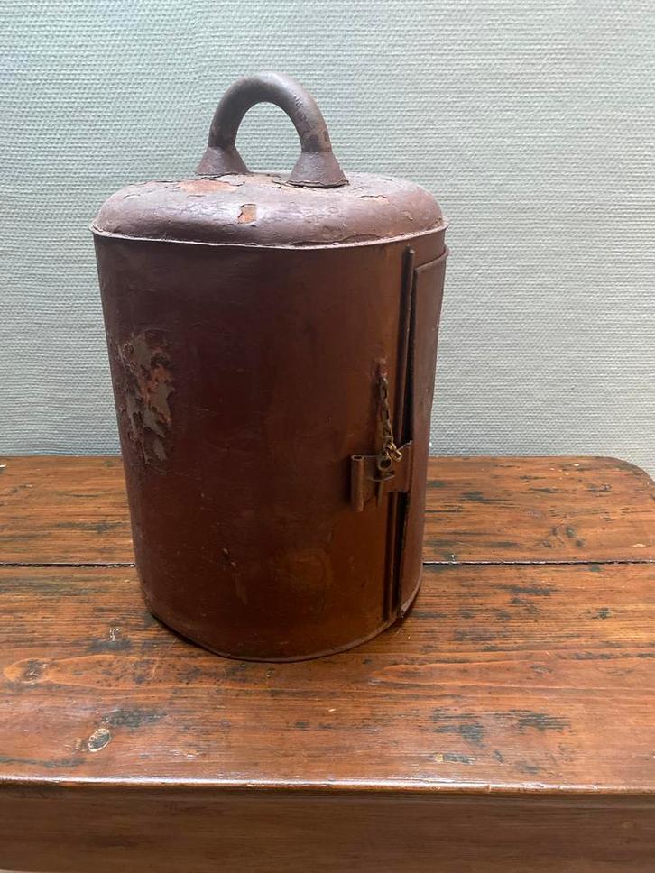 Oude metalen trommel met deksel en slot, Antiek en Kunst, Antiek | Emaille, Ophalen of Verzenden