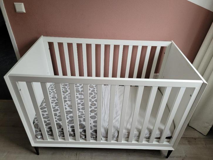 Ledikant Kidsmill Lasse inclusief HR koudschuimmatras, Kinderen en Baby's, Kinderkamer | Bedden, Gebruikt, Minder dan 140 cm, Minder dan 70 cm