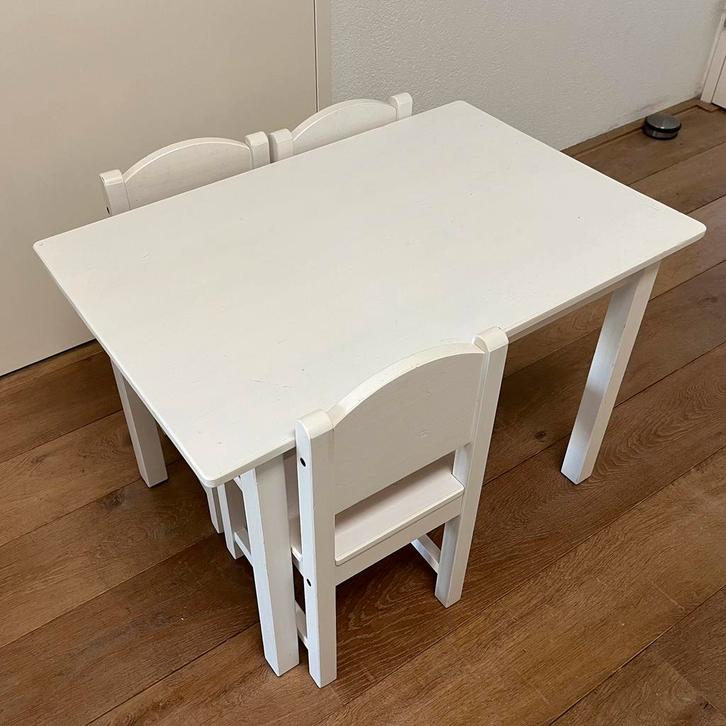 IKEA kindertafel en -stoelen (3x) Sundvik, Kinderen en Baby's, Kinderkamer | Tafels en Stoelen, Gebruikt, Tafel(s) en Stoel(en)
