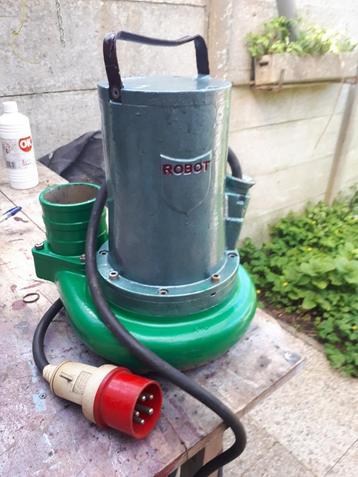 oerdegelijke opvoerpomp, robot, 400 volt.  beschikbaar voor biedingen