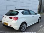 Alfa Romeo Giulietta 1.4 T Distinctive Dak/1ste eigen/NAP/De, Voorwielaandrijving, 65 €/maand, Gebruikt, Euro 6