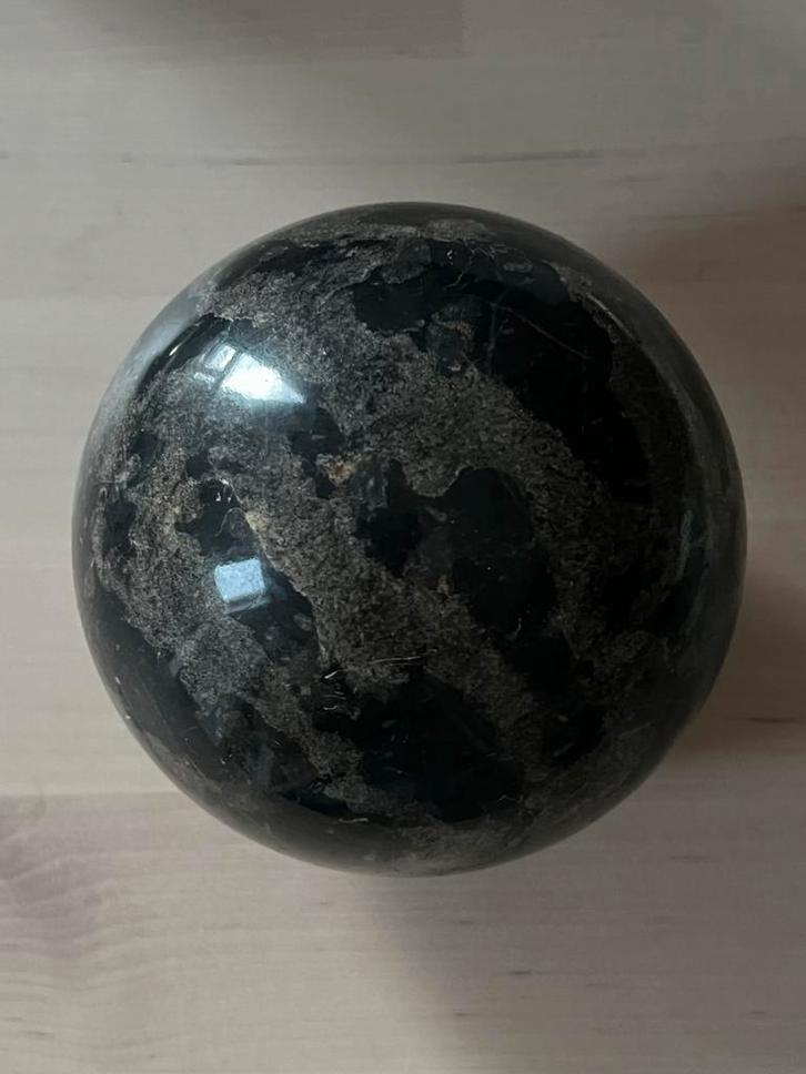 Gepolijste stenen bol - Gabbro look - 10 cm, Verzamelen, Mineralen en Fossielen, Ophalen of Verzenden
