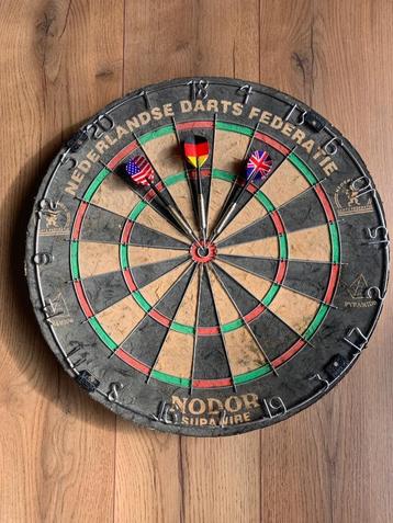 Dartbord Nodor Supawire incl pijlen izgst beschikbaar voor biedingen