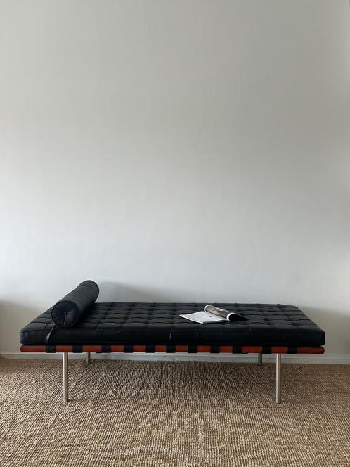 Design Barcelona daybed, bauhaus style, Mies van der Rohe, Huis en Inrichting, Banken | Sofa's en Chaises Longues, Zo goed als nieuw