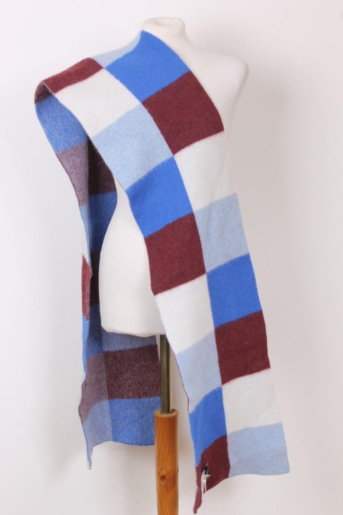 Nieuwe lamswollen sjaal van Le Bonnet, Kleding | Dames, Mutsen, Sjaals en Handschoenen, Nieuw, Sjaal, Verzenden